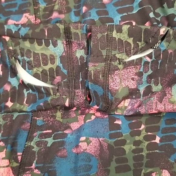 Lole colorful pullover athletic top size small - Picture 8 of 8